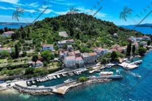 Adrenaline Adventure on Speedboat with 3 stops and Snorkeling - Stop 1: Pjescana Uvala (Kostanj) for Sandy, Clear-Water Snorkeling