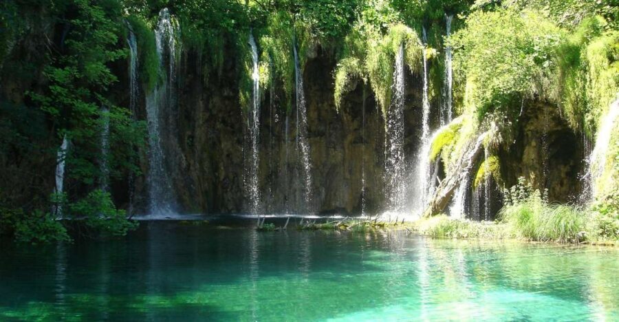 Plitvice Lakes National Park: Private Tour from Zadar - Upper and Lower Lakes: How the Wooden Trails Change the Views