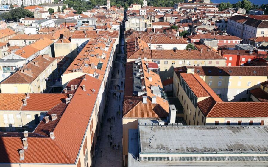 Zadar: Guided Old Town History Walking Tour - St. Donatus Church and St. Anastasia’s Cathedral on foot