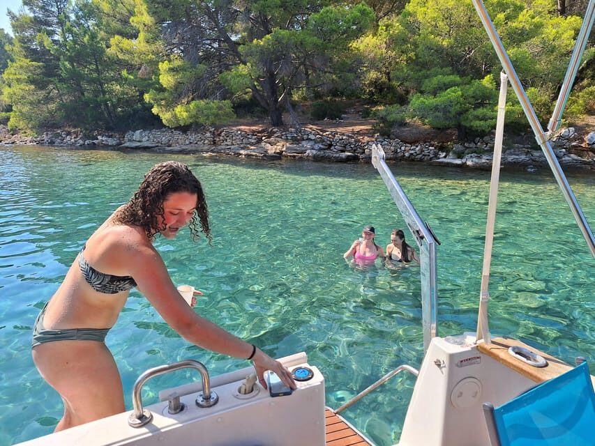 Zadar: Islands & Lagoons Tour with Drinks and ECO fruits... - Stop around Ošljak: Your first real swim moment