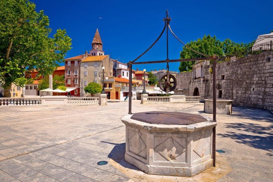 Zadar: Old Town Evening Group Guided Walking Tour - Five Wells Square and the easy start to Zadar’s old town