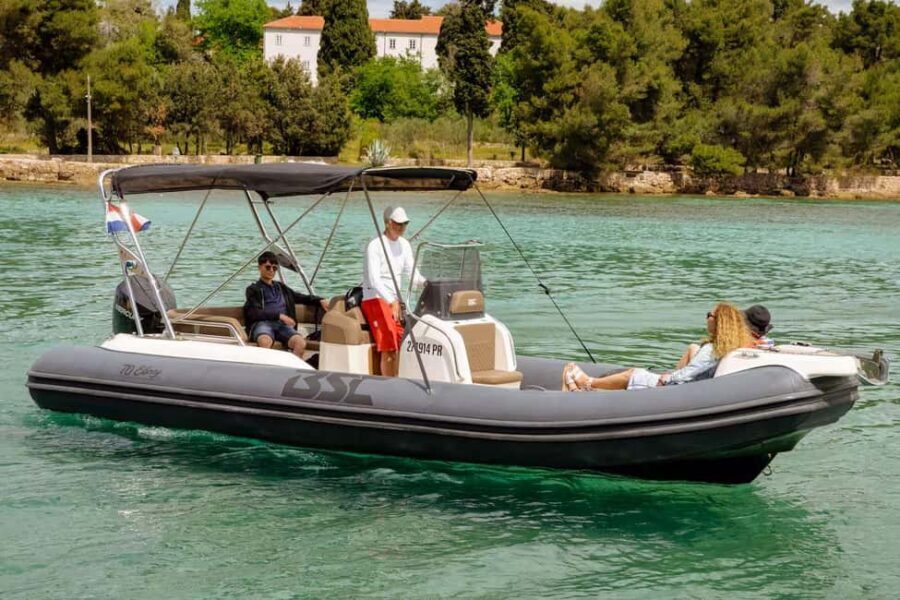 Zadar: Ugljan and Preko Islands SpeedBoat Tour —with Drinks - Ošljak: photos, a break, and the smallest inhabited island vibe
